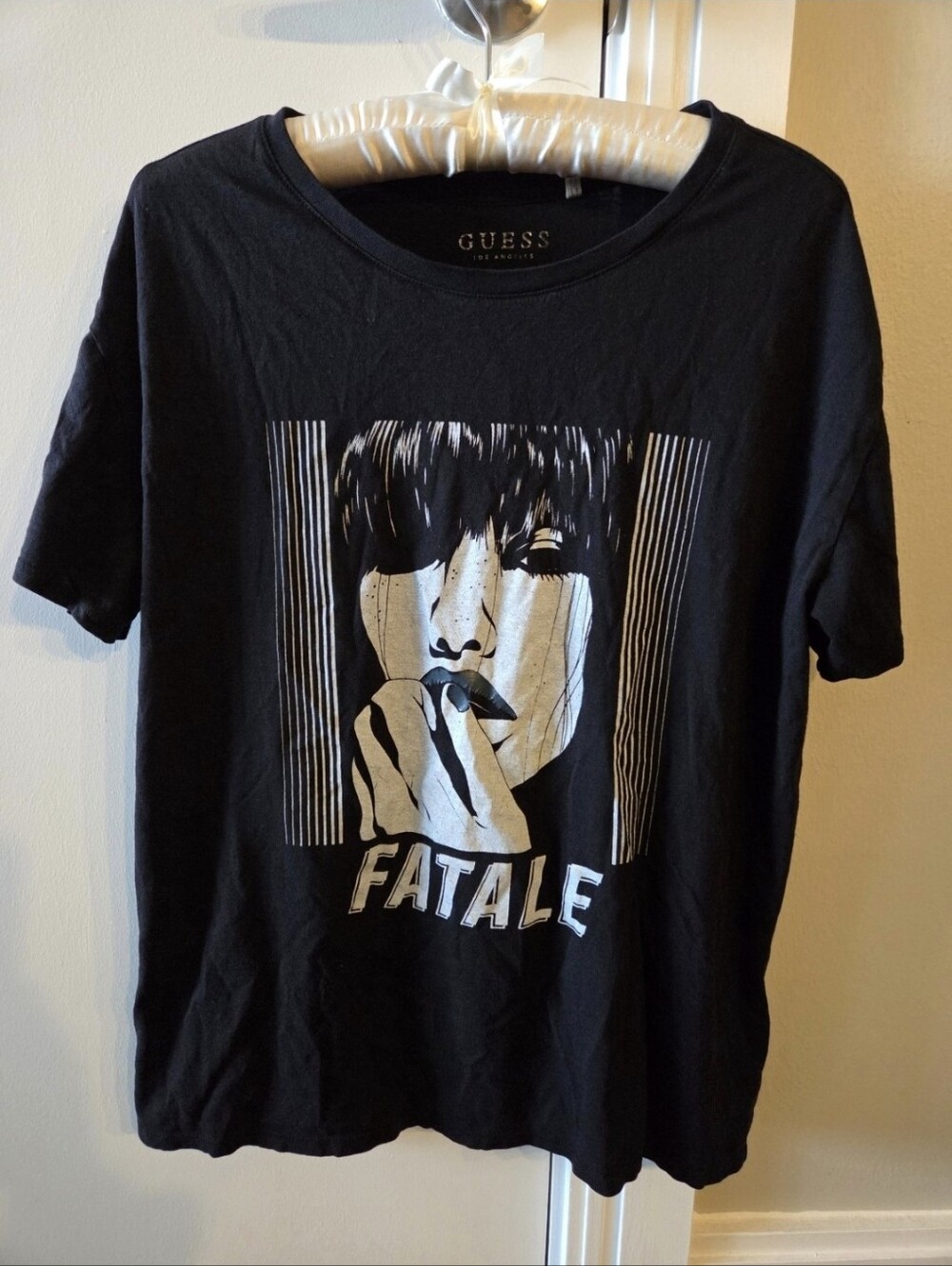 Oversized Guess T-Shirt - Fatale Design